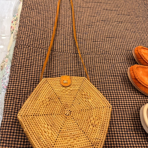 Elegant Hexagonal Straw Crossbody Bag - Tan - Picture 3 of 3